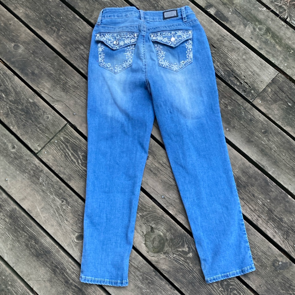 Boho Jeans EARL JEANS Embroidered Floral Bling Blue White Size 6